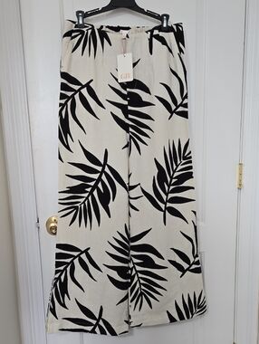 GB Large Baggy Black and White Tropical Leaf Print Pants